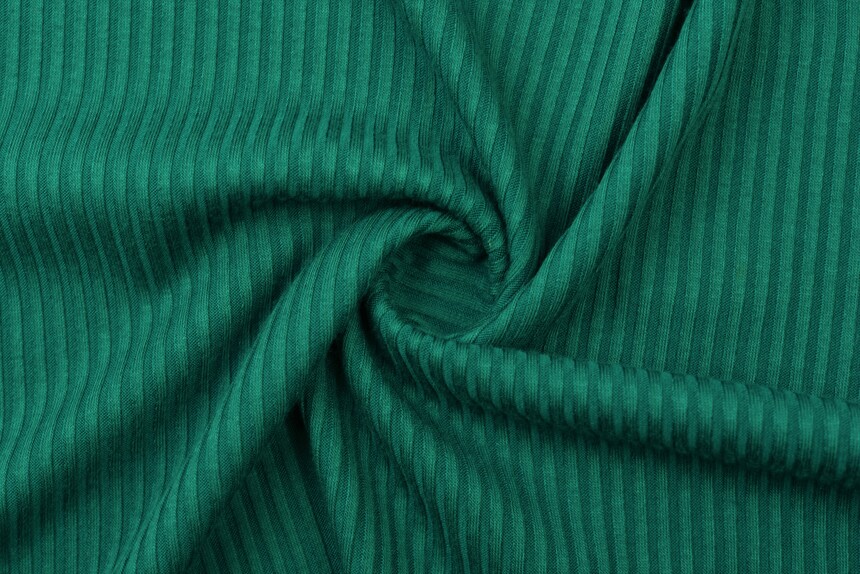 темно-зеленый